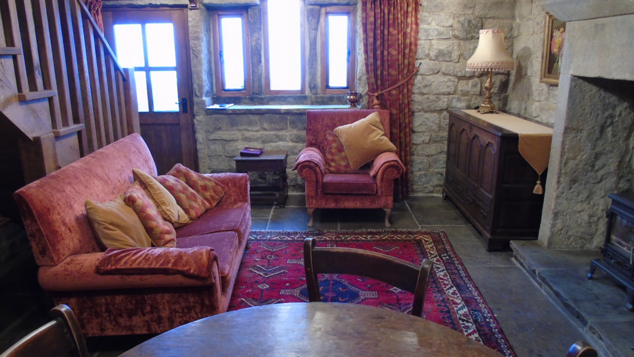 2 bedroom semi-detached house To Let in Todmorden - Photograph 4