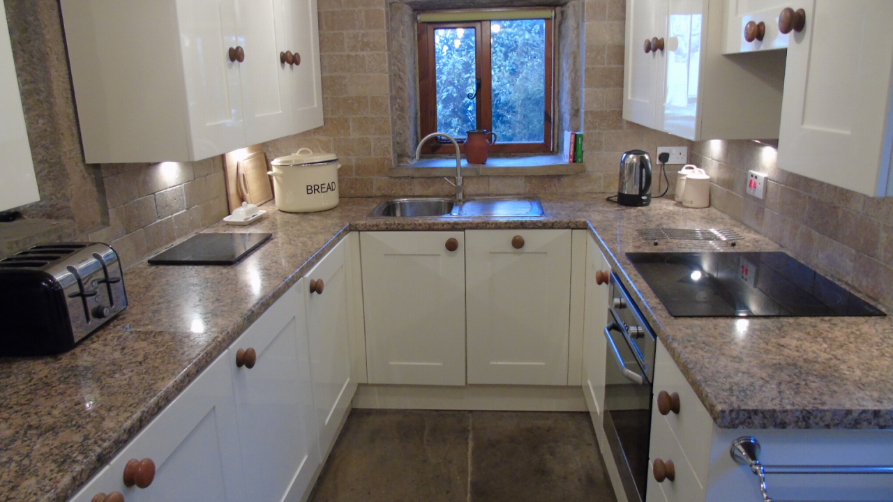 2 bedroom semi-detached house To Let in Todmorden - Photograph 5