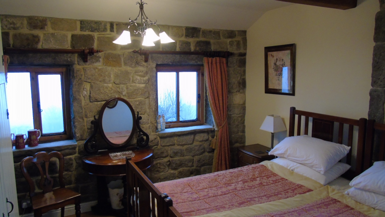 2 bedroom semi-detached house To Let in Todmorden - Photograph 9