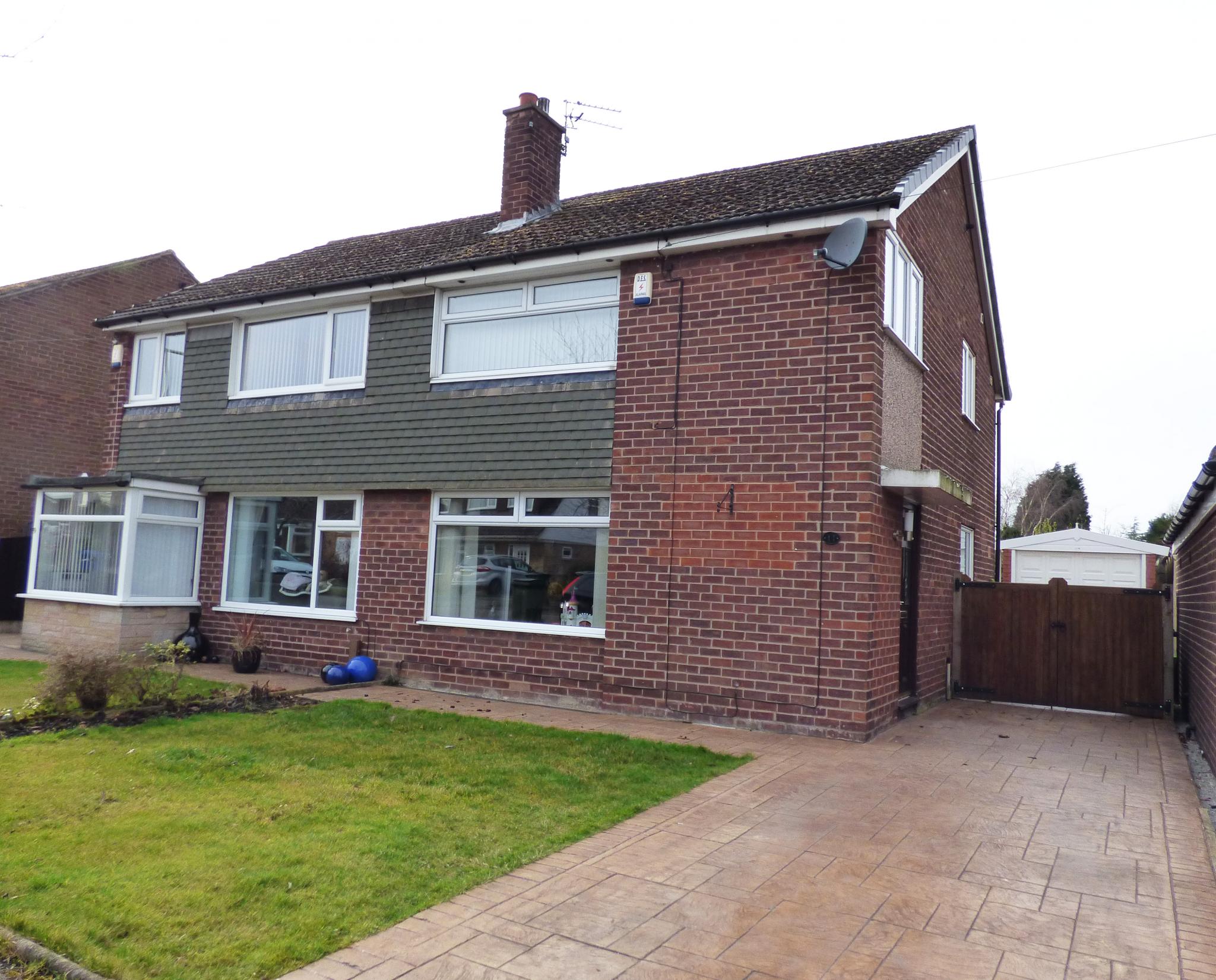 3 Bed Semi-detached House For Sale - Photograph 1