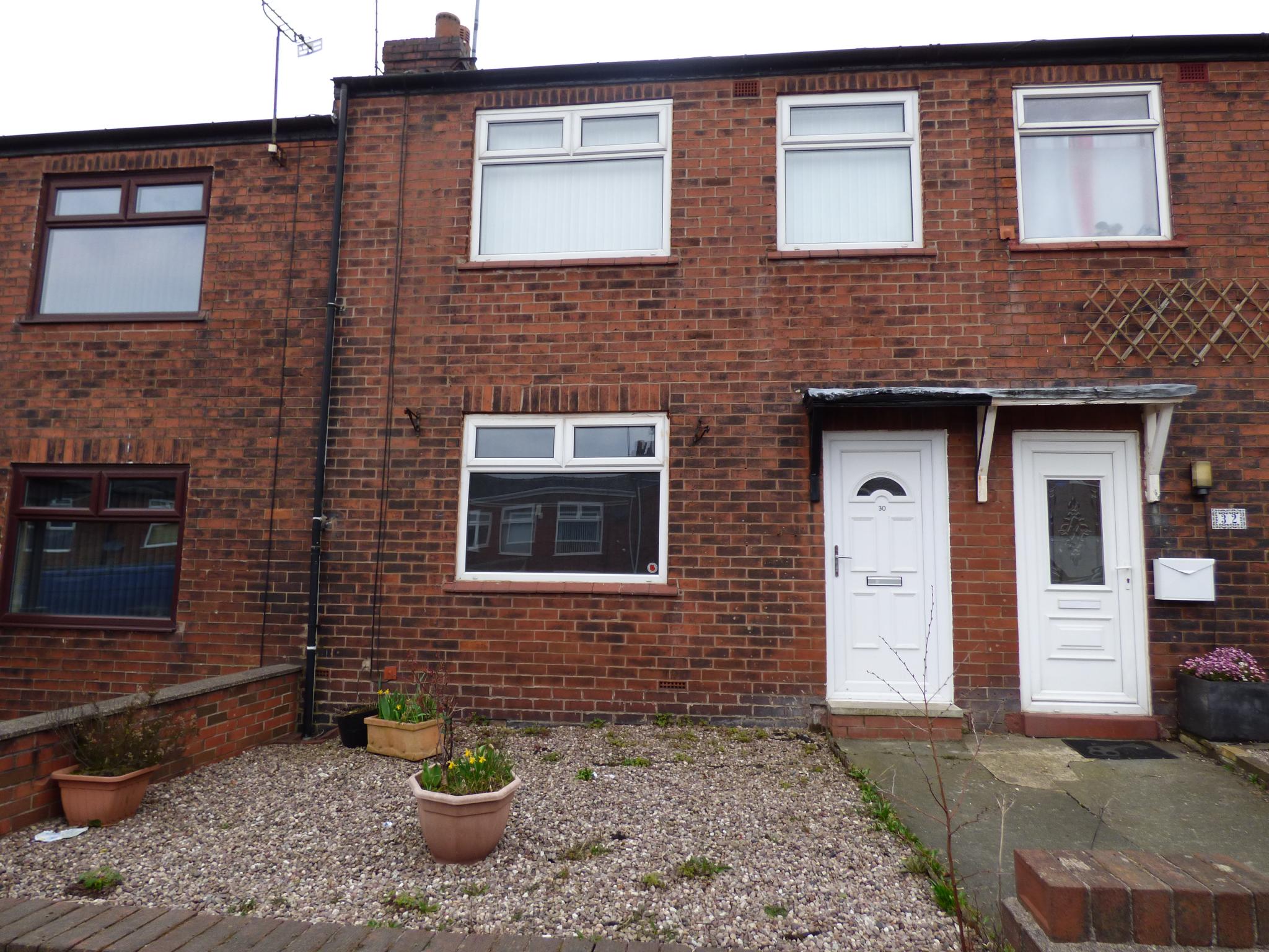 3 Bedroom Mid Terraced House in 30 Jubilee Avenue, Dukinfield, SK16