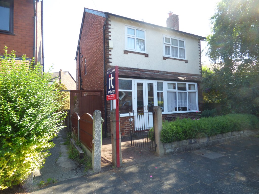3 Bed Detached House For Sale - 1