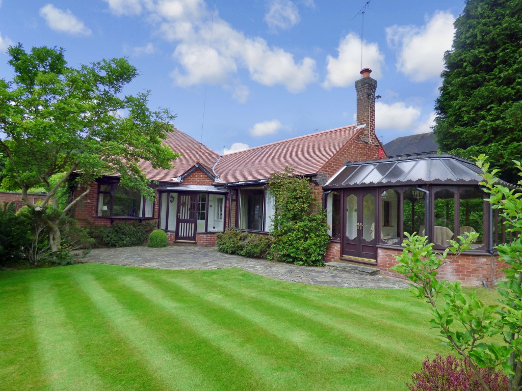 3 Bed Detached Bungalow For Sale - Photograph 1