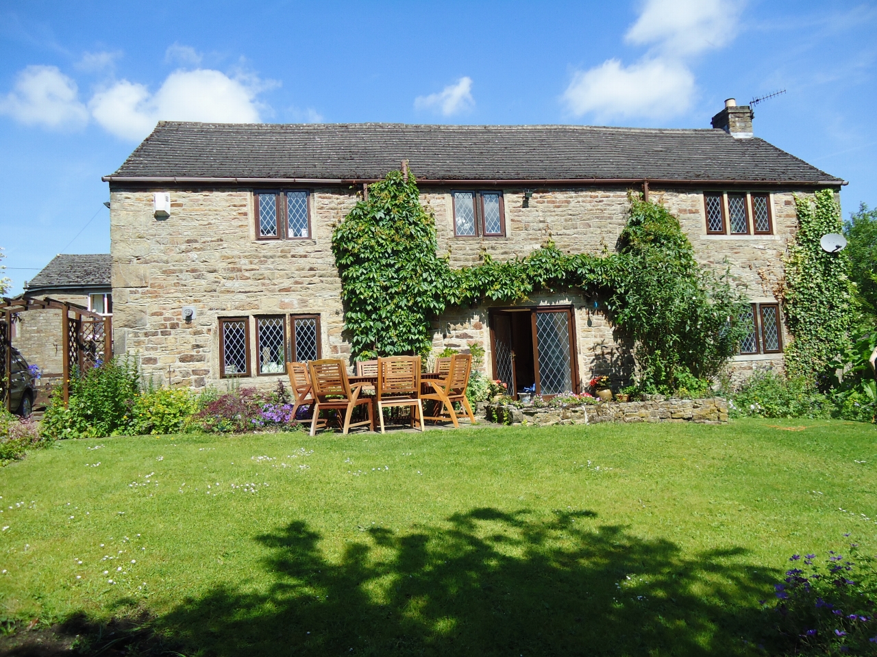 4 Bed Barn Conversion House For Sale - Photograph 1