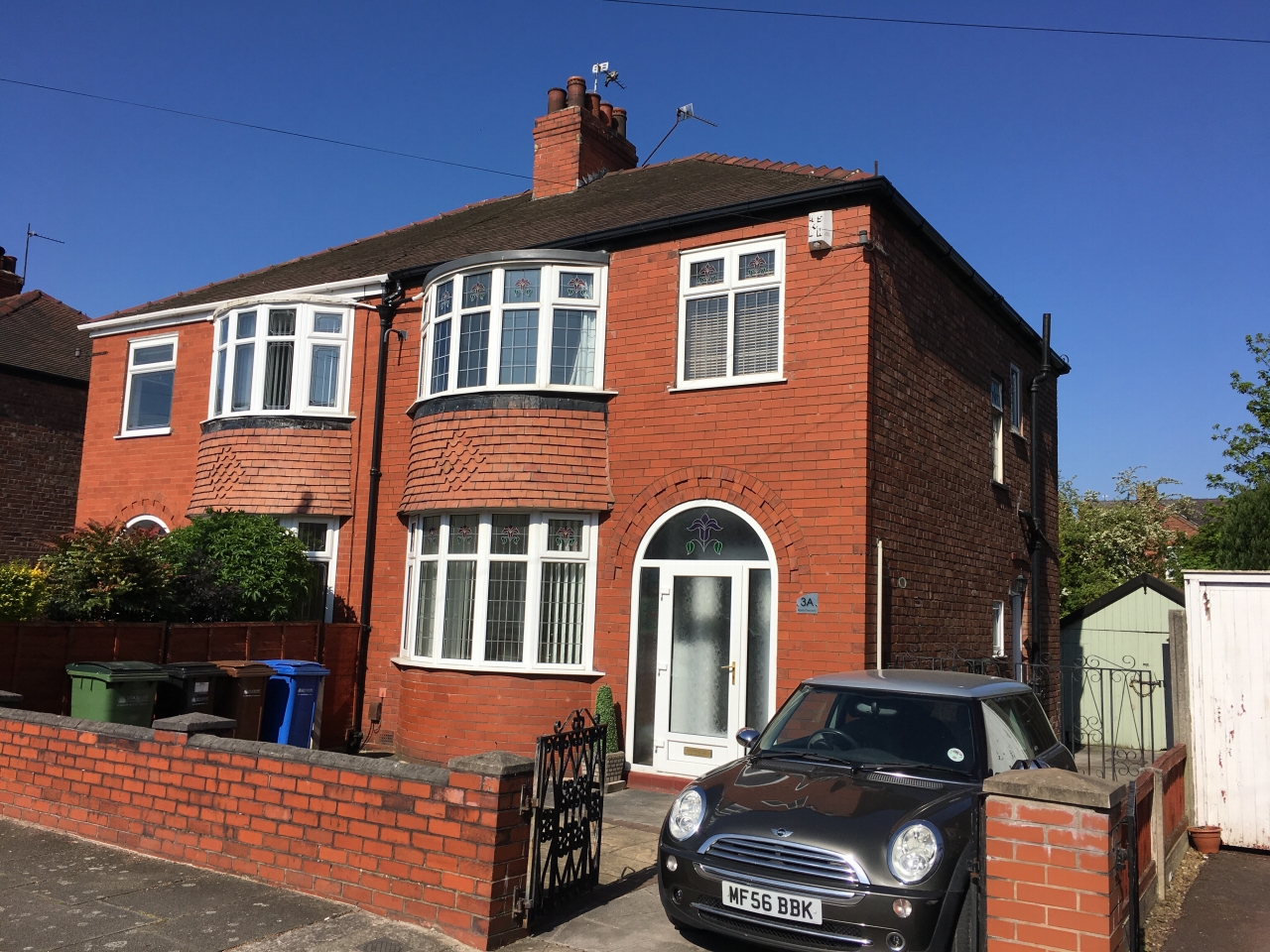 3 Bed Semi-detached House To Rent - Photograph 1