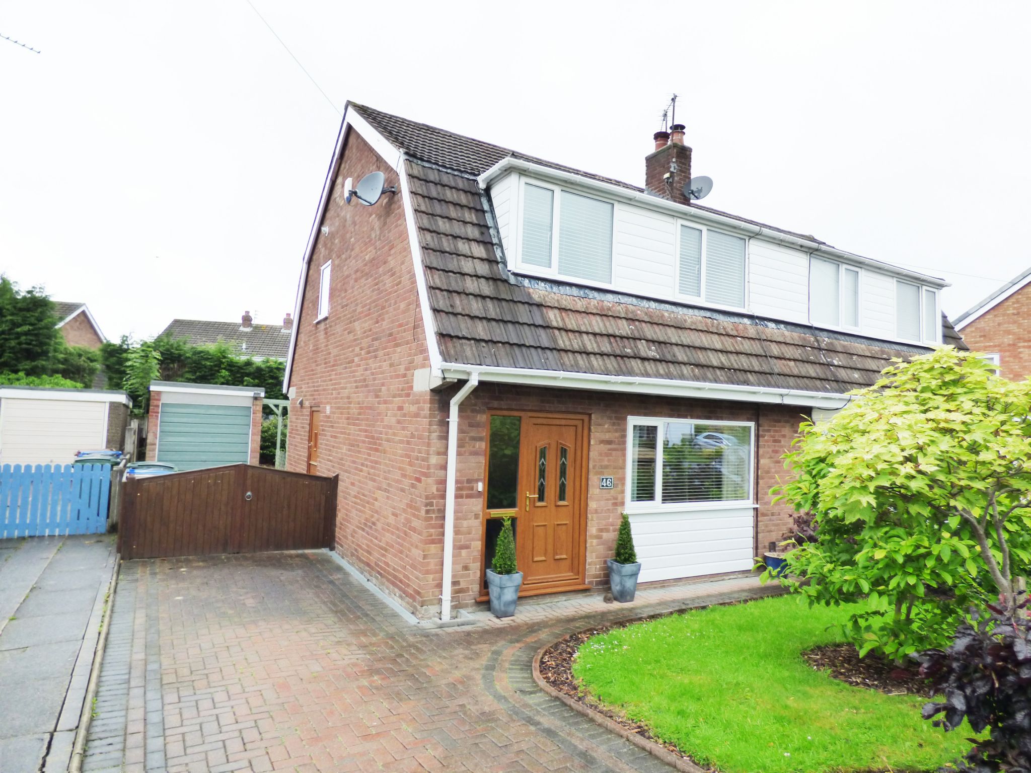 3 Bed Semi-detached House For Sale - Photograph 1