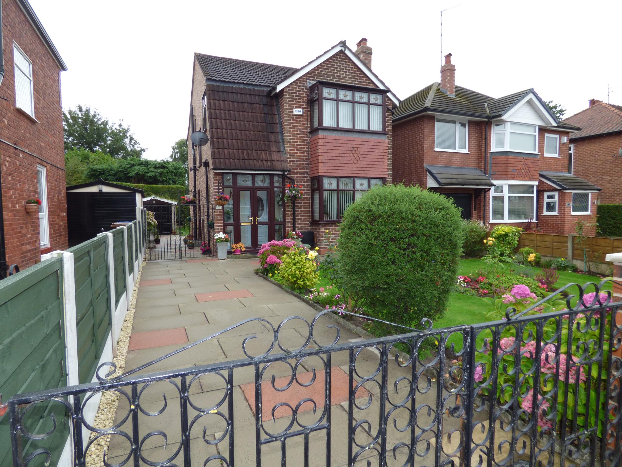 3 Bed Detached House For Sale - 1