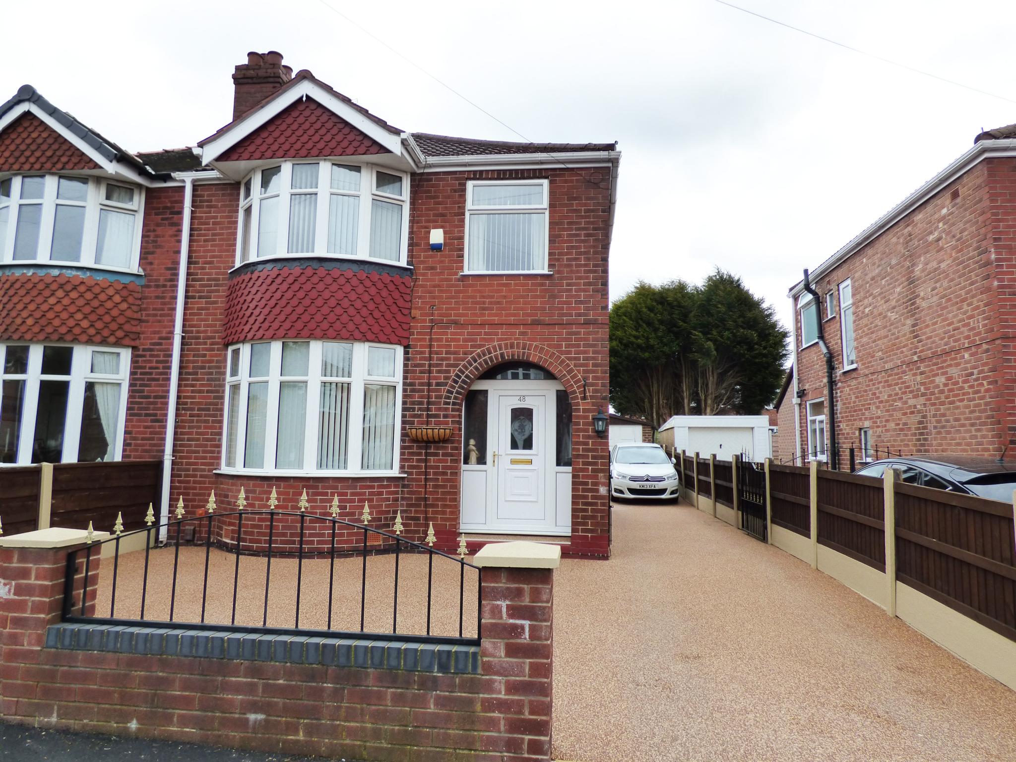 3 Bed Semi-detached House For Sale - Photograph 1