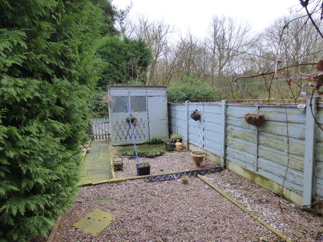 2 bedroom cottage house To Let in High Peak - Photograph 5.