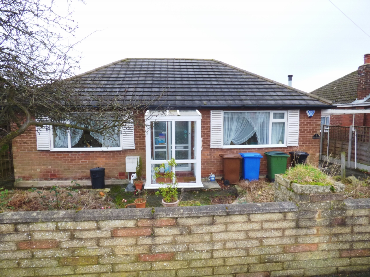 2 Bed Detached Bungalow Bungalow For Sale - Main Image