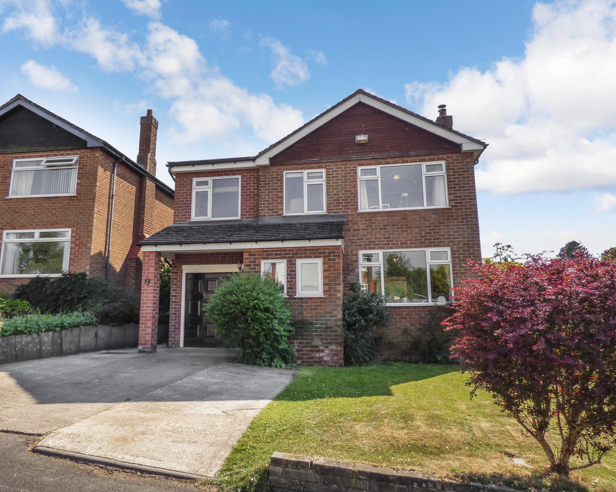 5 Bed Detached House For Sale - Photograph 1