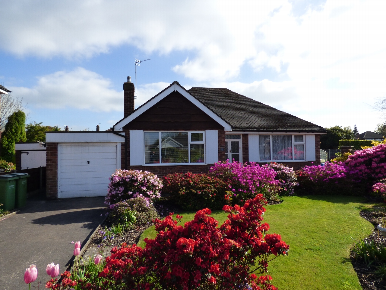 2 Bed Detached Bungalow Bungalow For Sale - Main Image