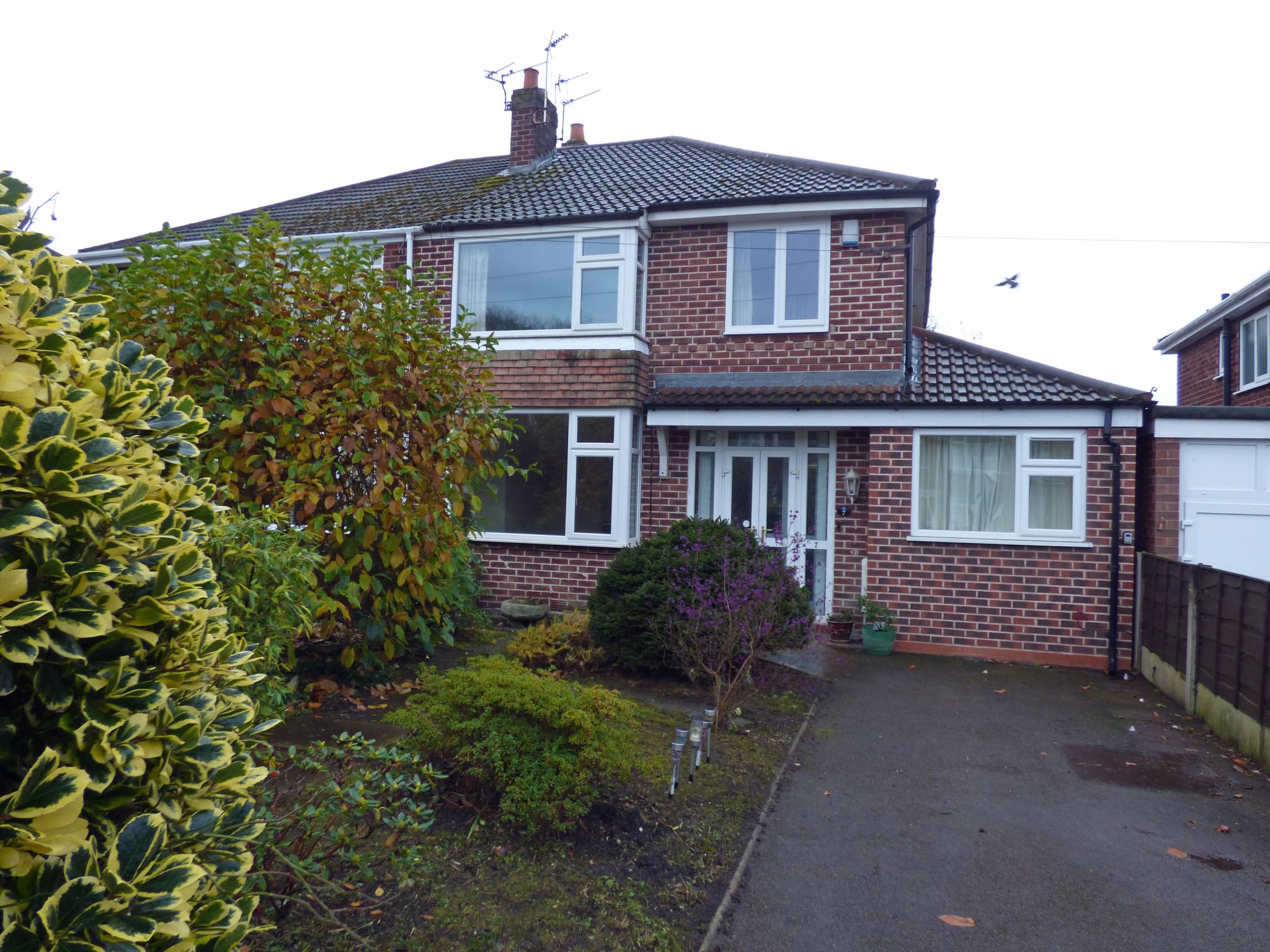 4 Bed Semi-detached House For Sale - Photograph 1
