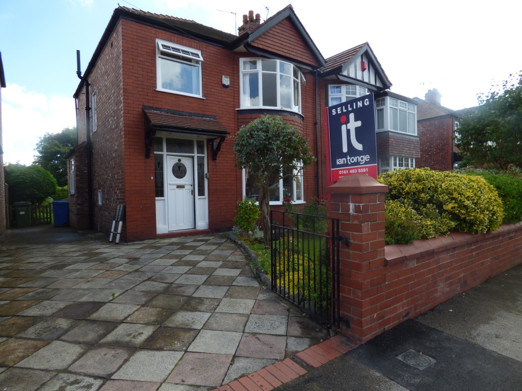 3 Bed Semi-detached Villa House For Sale - Main Image