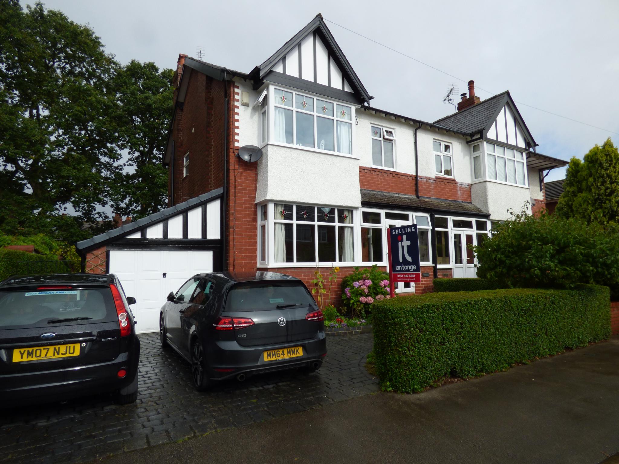 4 Bed Semi-detached House For Sale - Photograph 1
