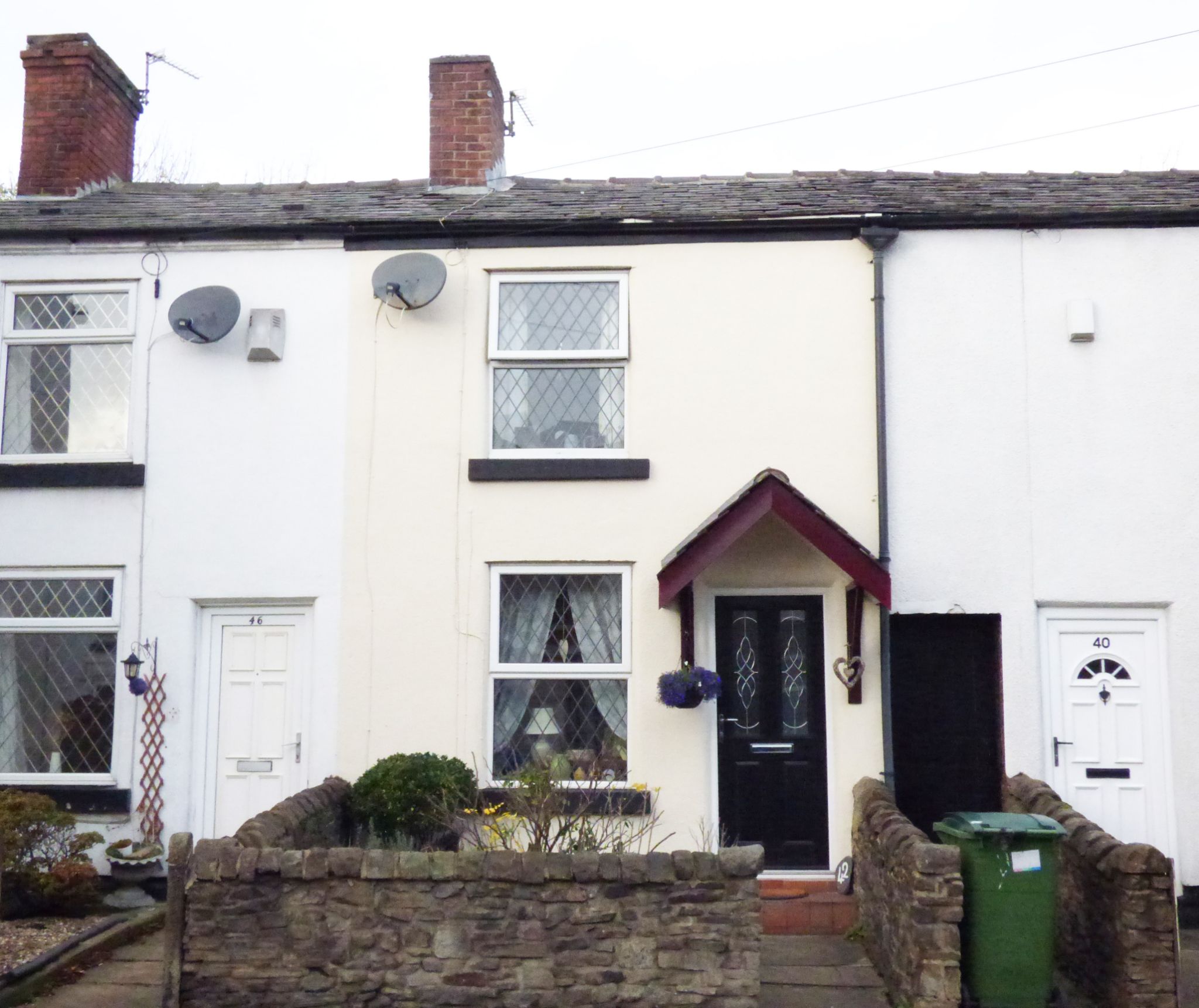 2 Bed Cottage House For Sale - Photograph 1