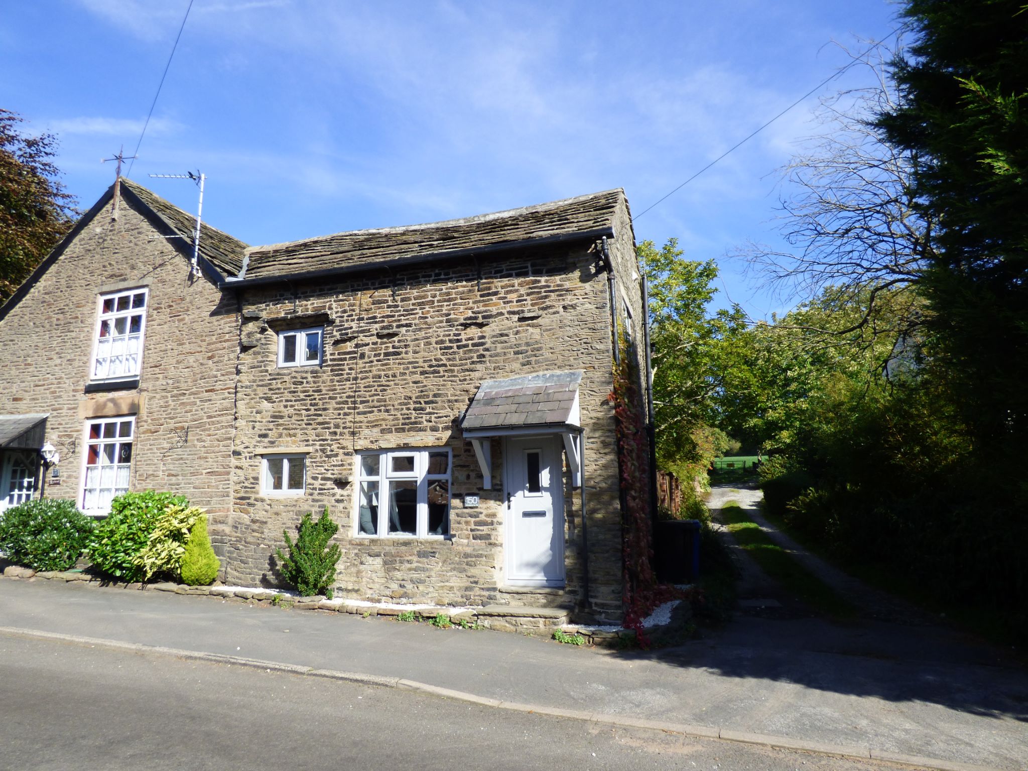 2 Bed Semi-detached House For Sale - Photograph 1
