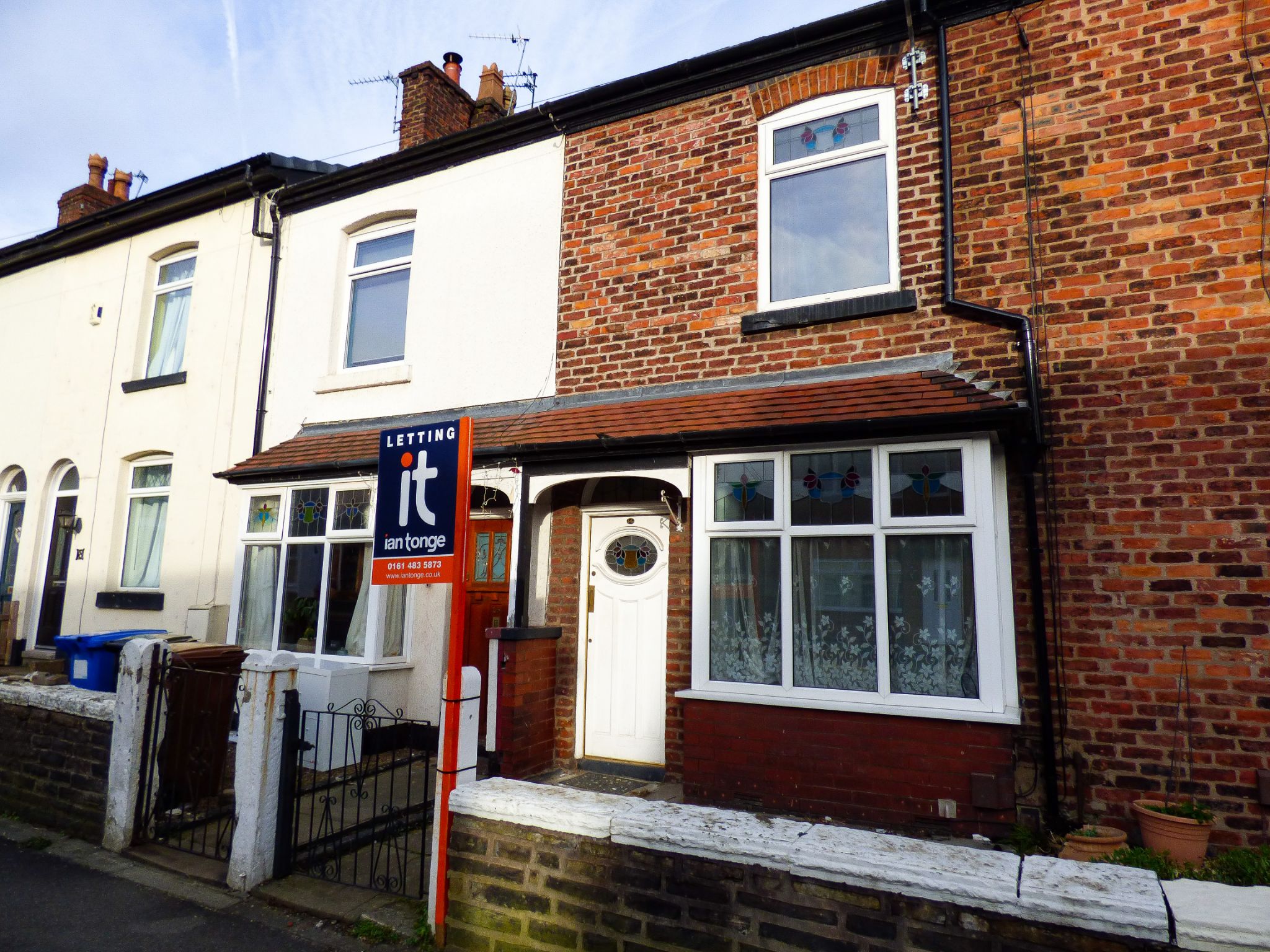 2 Bed Mid Terraced House To Rent - Photograph 1