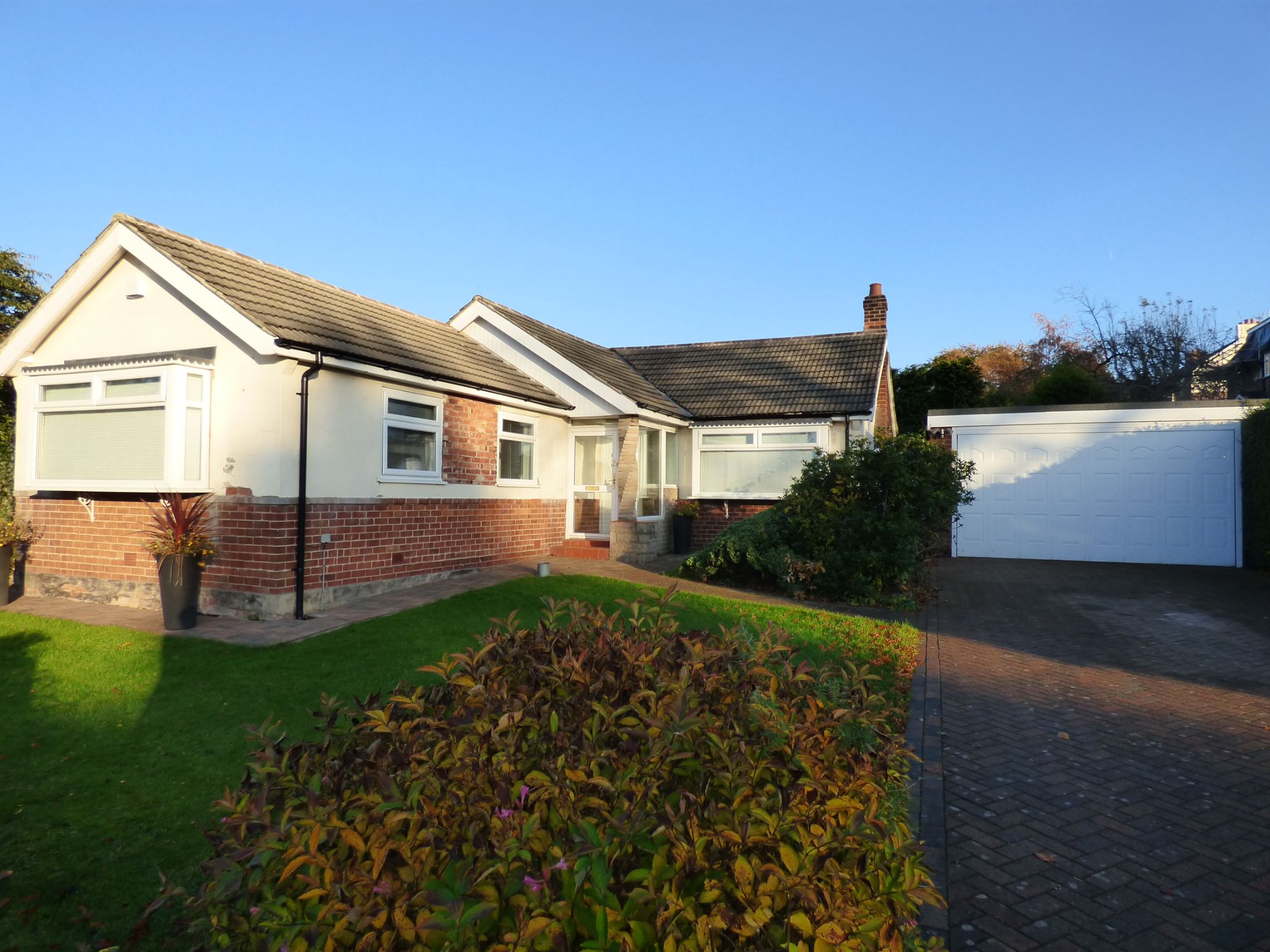 2 Bed Detached Bungalow For Sale - Photograph 1