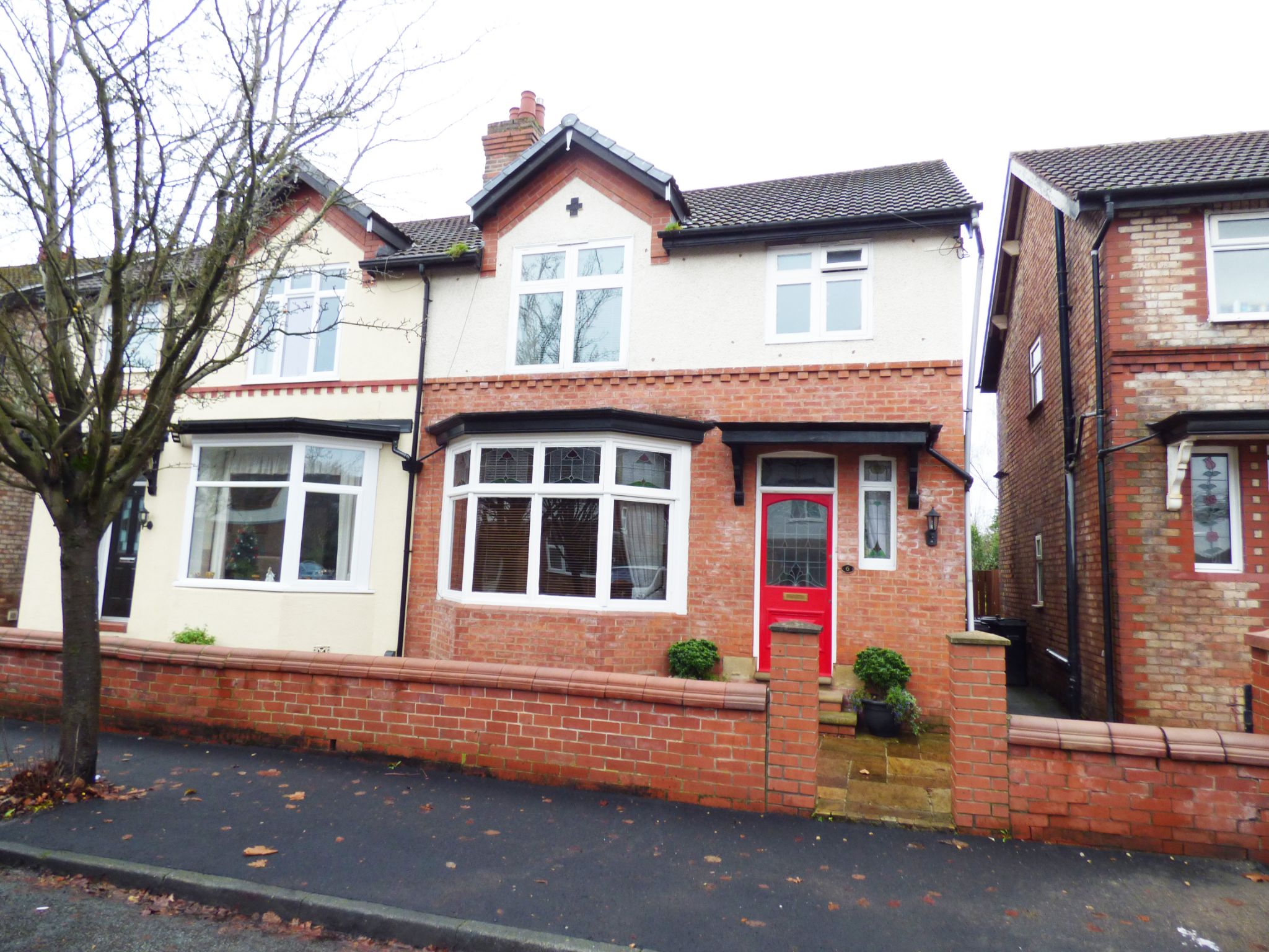 3 Bed Semi-detached House For Sale - Photograph 1