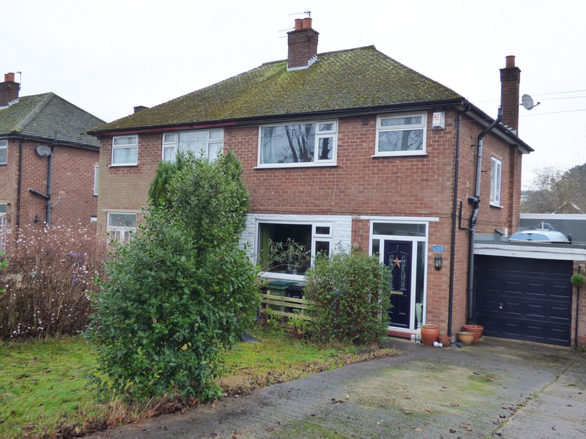 3 Bed Semi-detached House For Sale - Photograph 1
