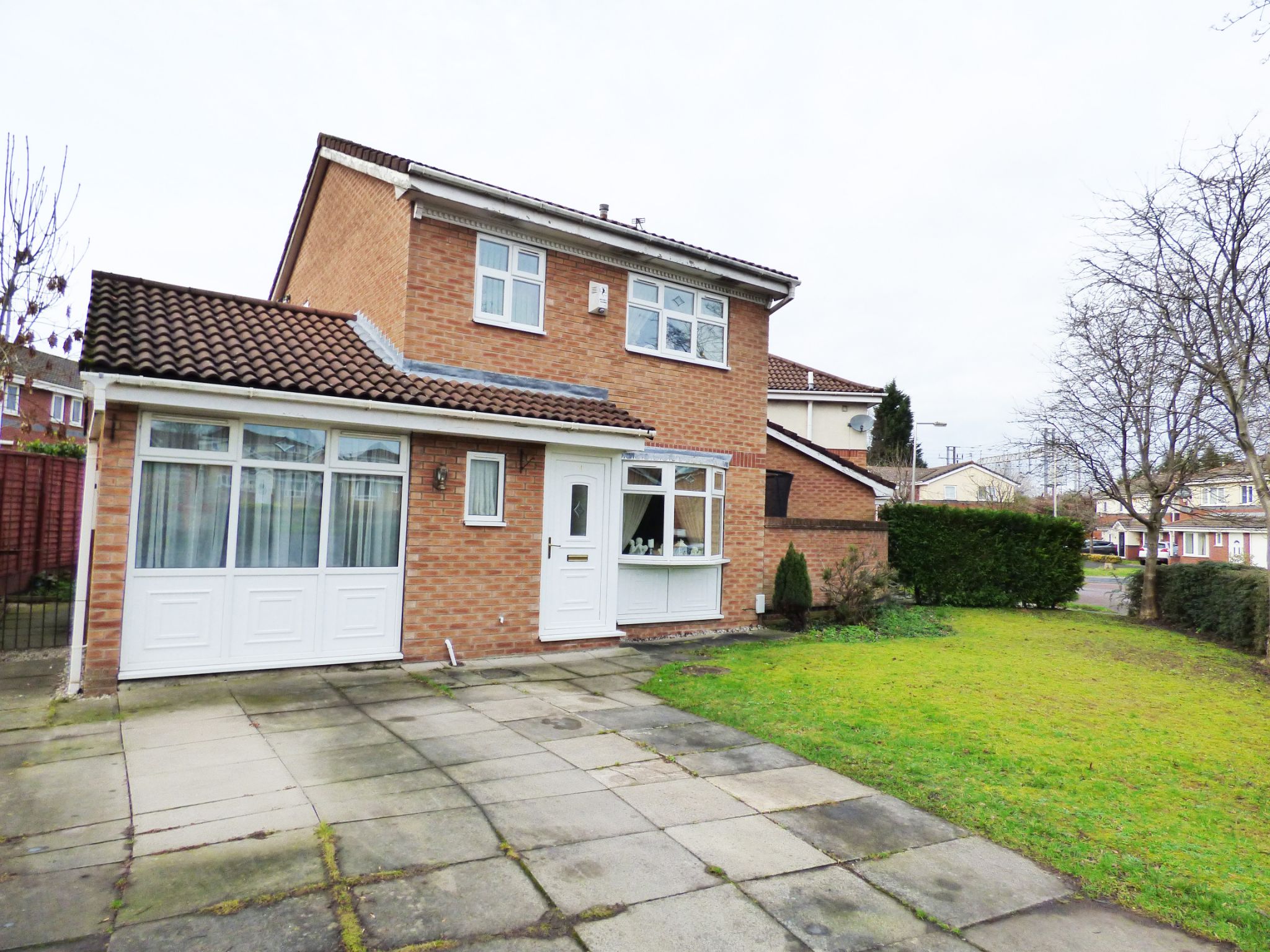 3 Bed Detached House For Sale - Photograph 1