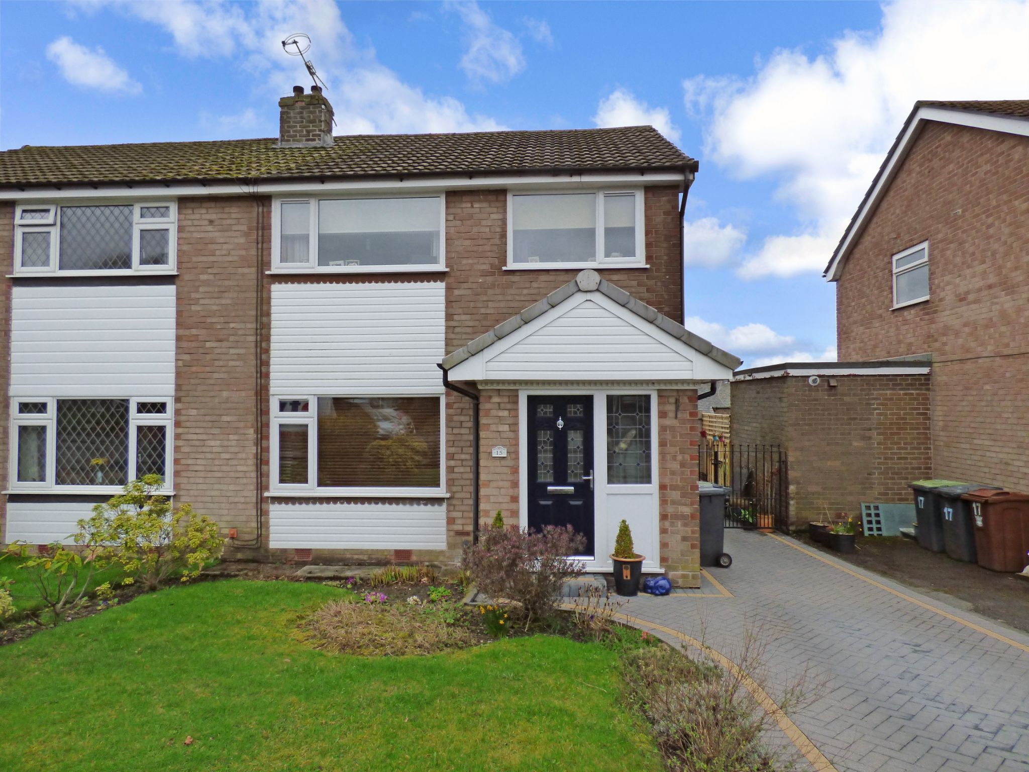3 Bed Semi-detached House For Sale - Photograph 1