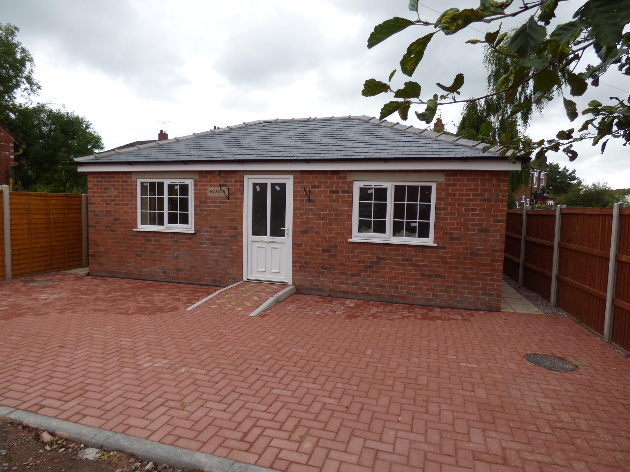 3 Bed Detached Bungalow To Rent - Photograph 1