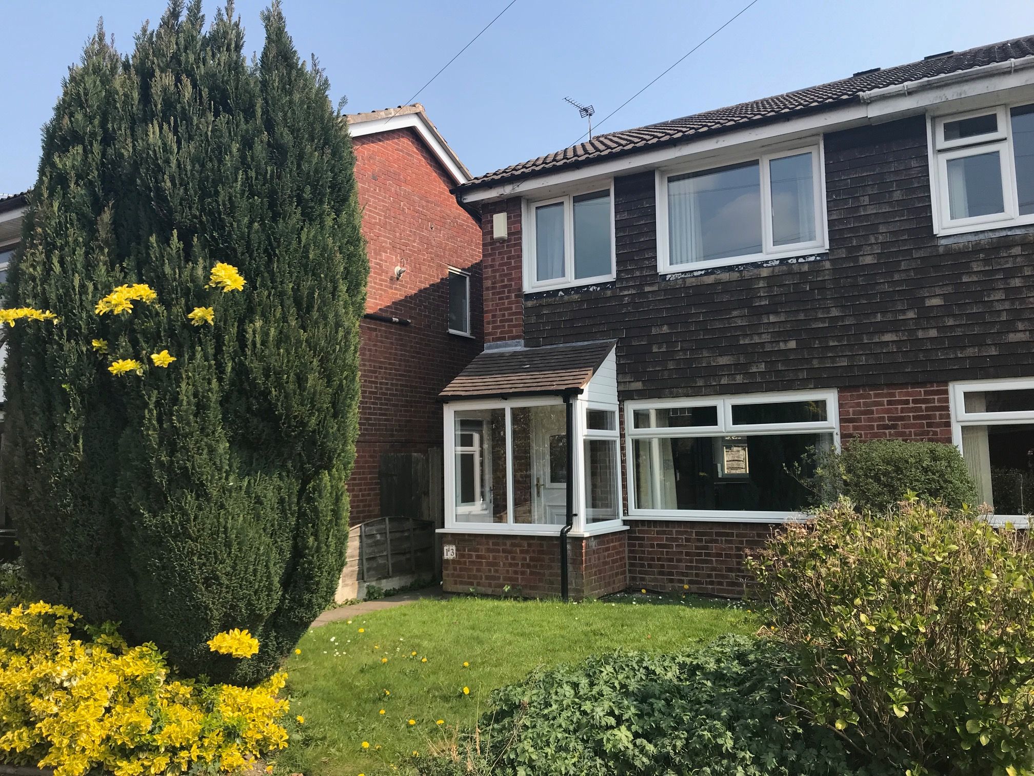 3 Bed Semi-detached House To Rent - Photograph 1