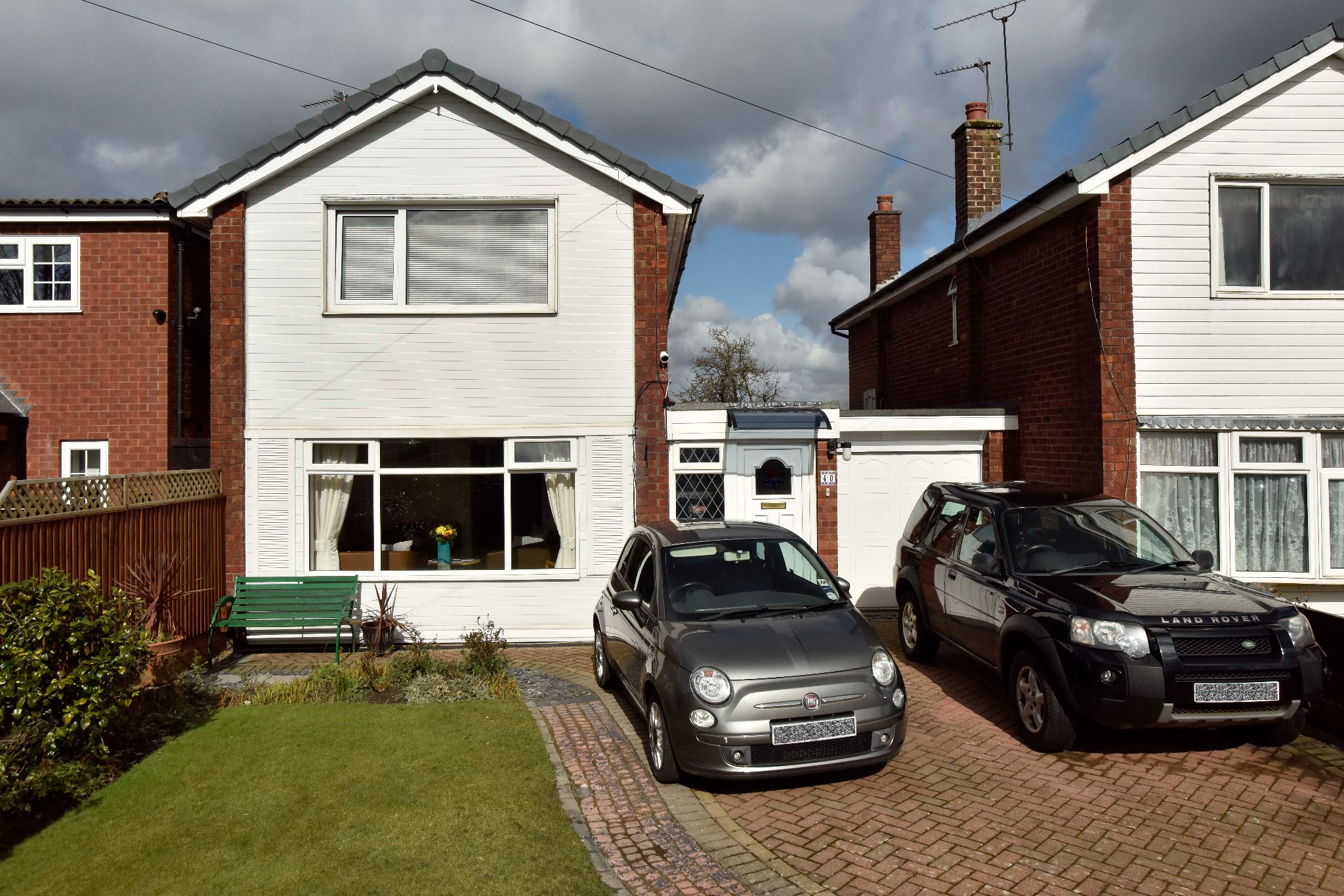 3 Bed Link Detached House For Sale - Photograph 1