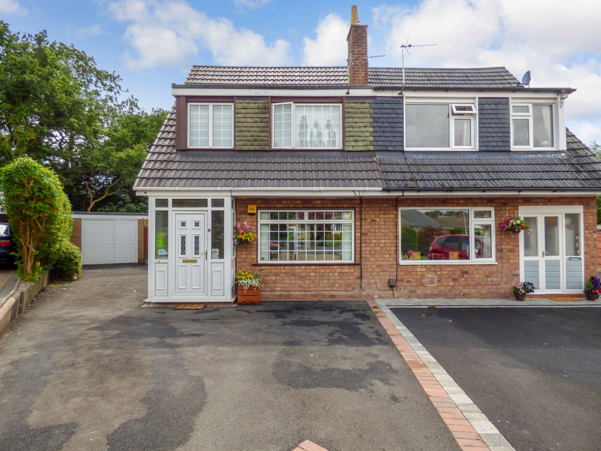 3 Bed Semi-detached House For Sale - Photograph 1