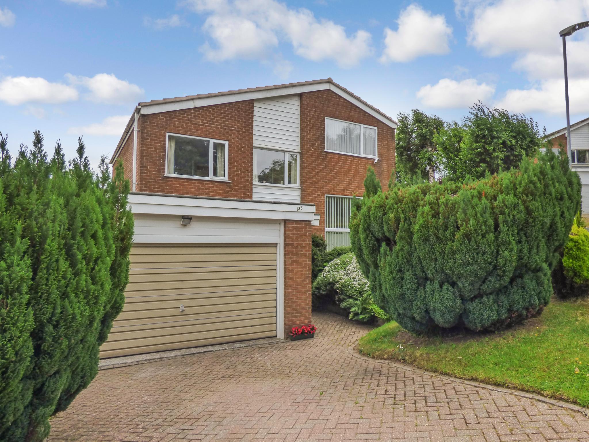 4 Bed Detached House For Sale - Photograph 1