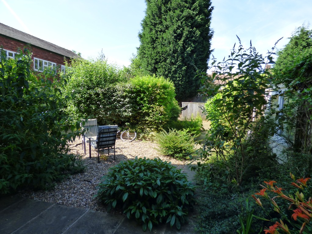 1 bedroom ground floor flat/apartment Let in Stockport - Photograph 5.