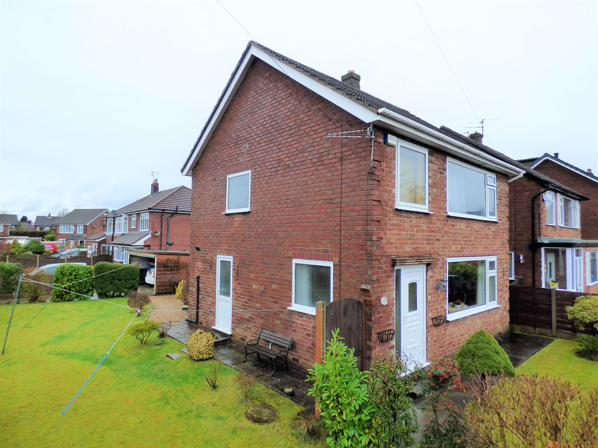 3 Bed Detached House For Sale - Photograph 1