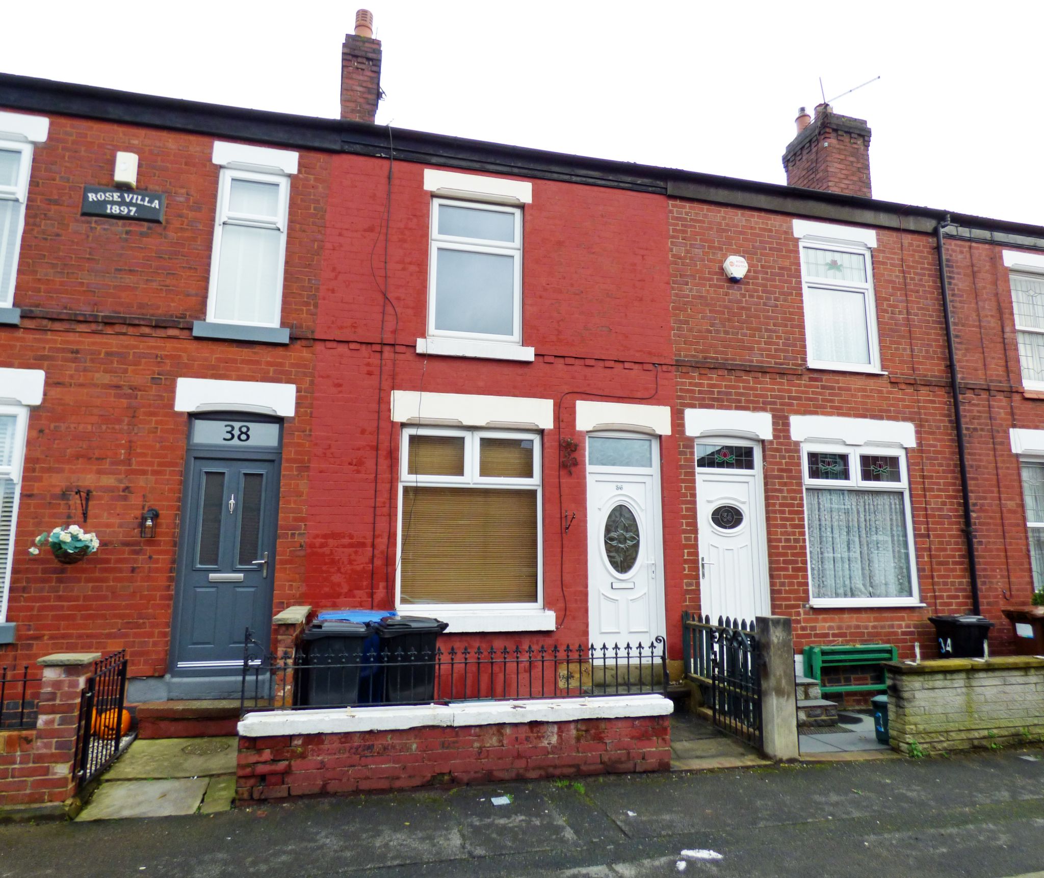 2 Bed Mid Terraced House To Rent - Front