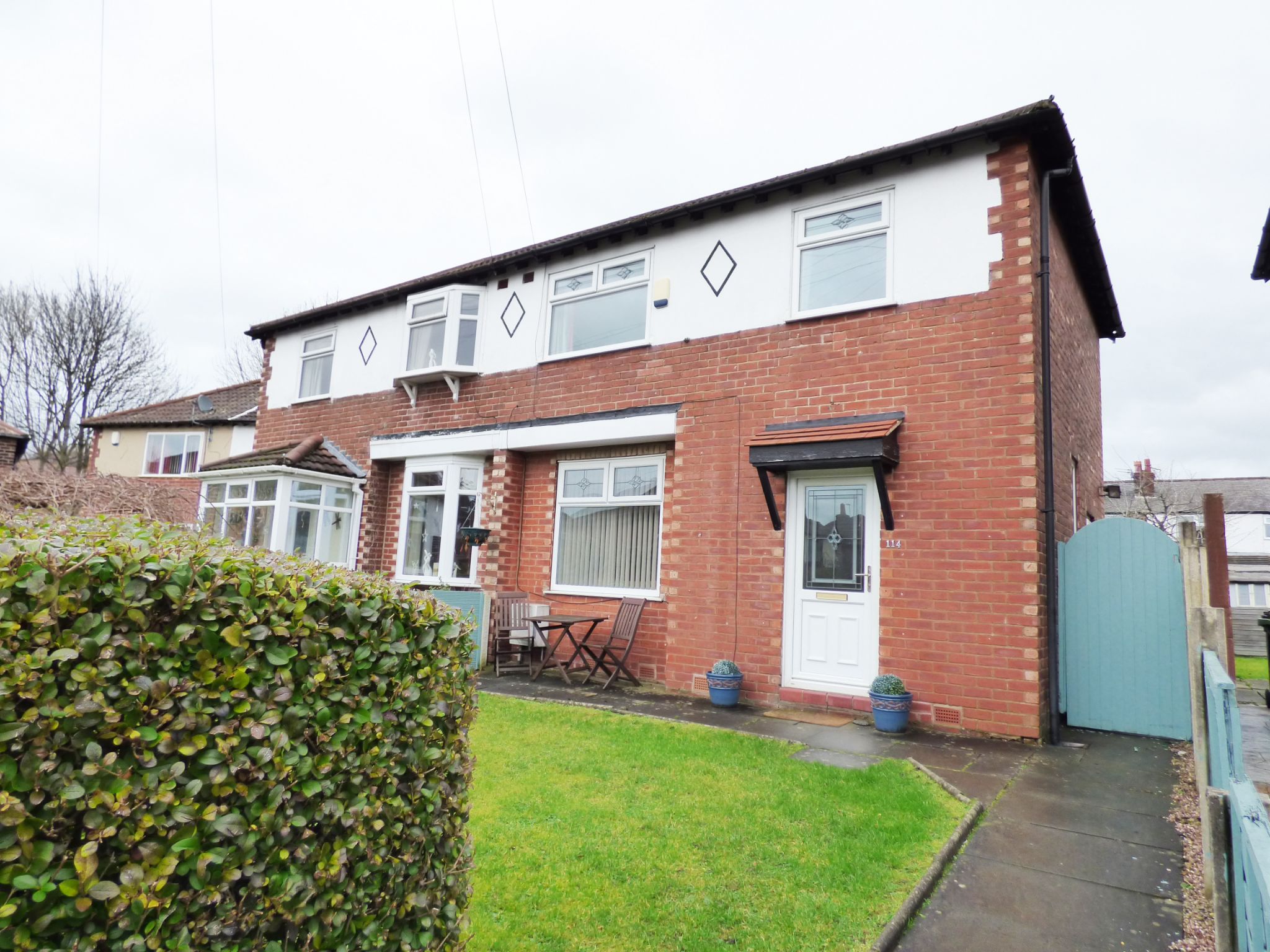 3 Bed Semi-detached House For Sale - Photograph 1