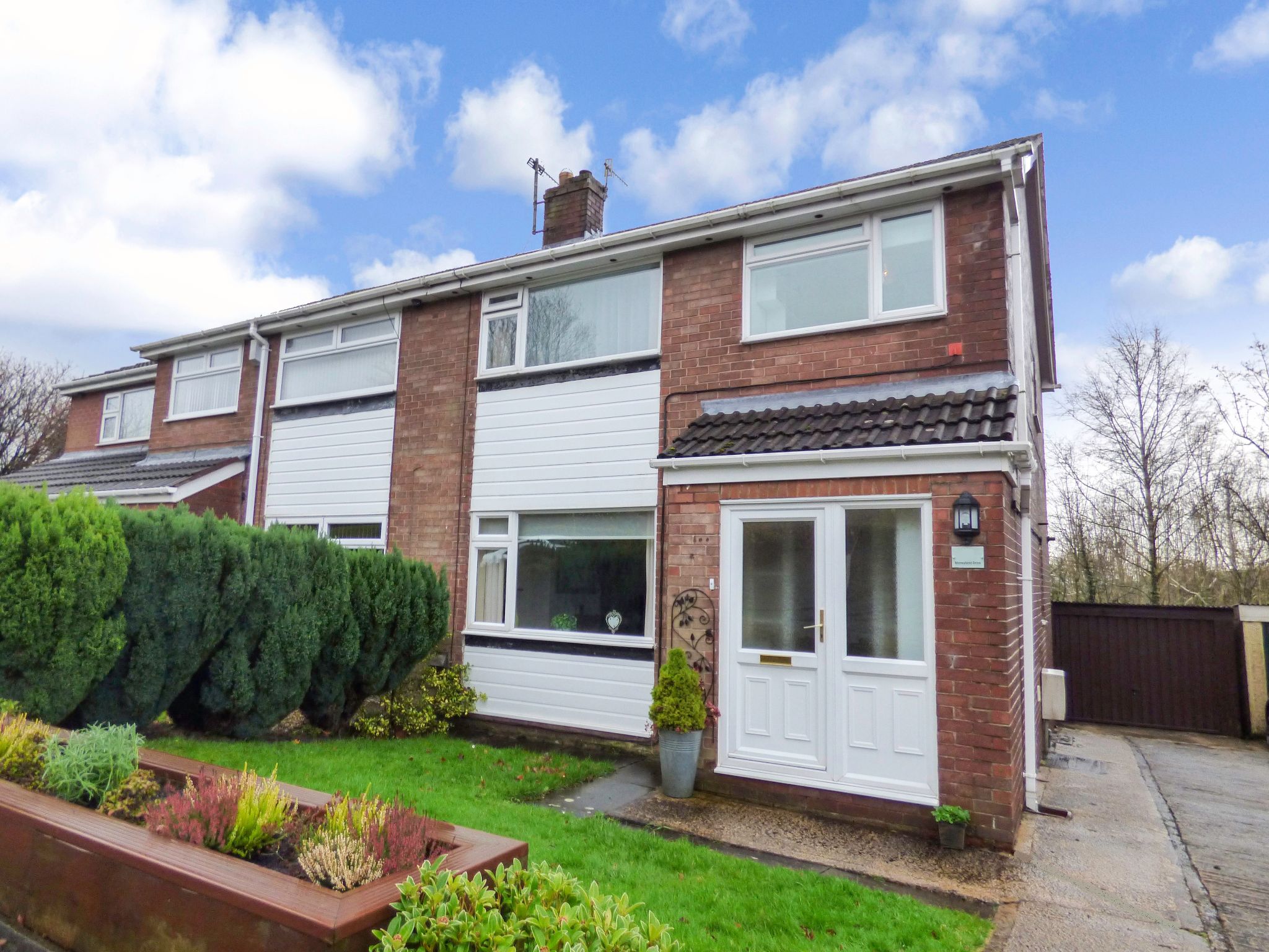 3 Bed Semi-detached House For Sale - Photograph 21