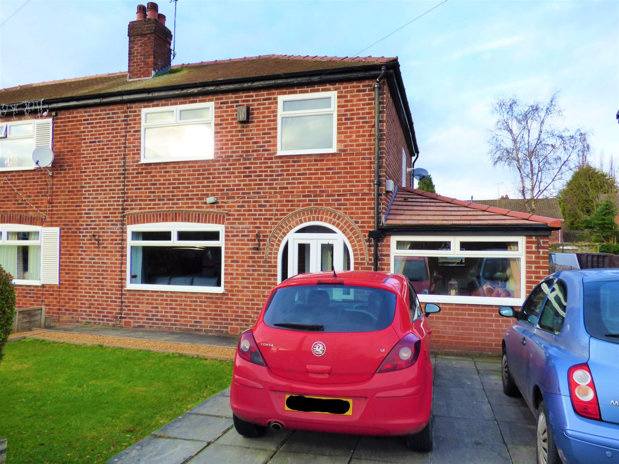 3 Bed Semi-detached House For Sale - Photograph 1