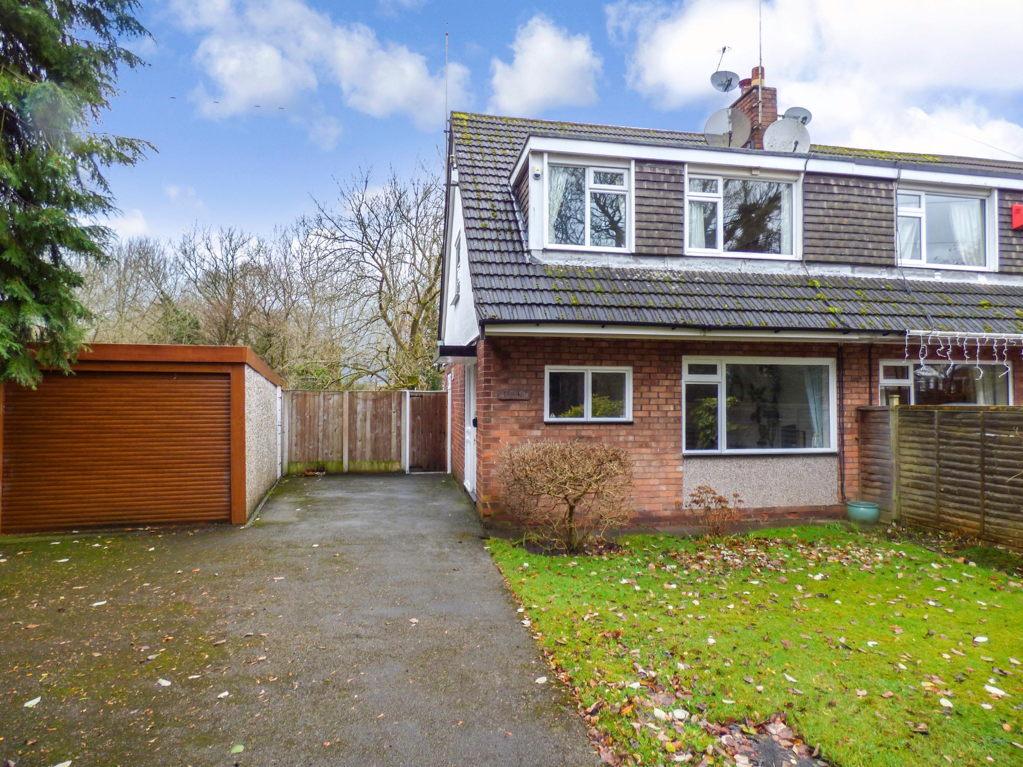 3 Bed Semi-detached House For Sale - Photograph 1