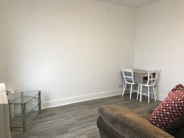 3 bedroom shared house To Let in Stockport - Property photograph.