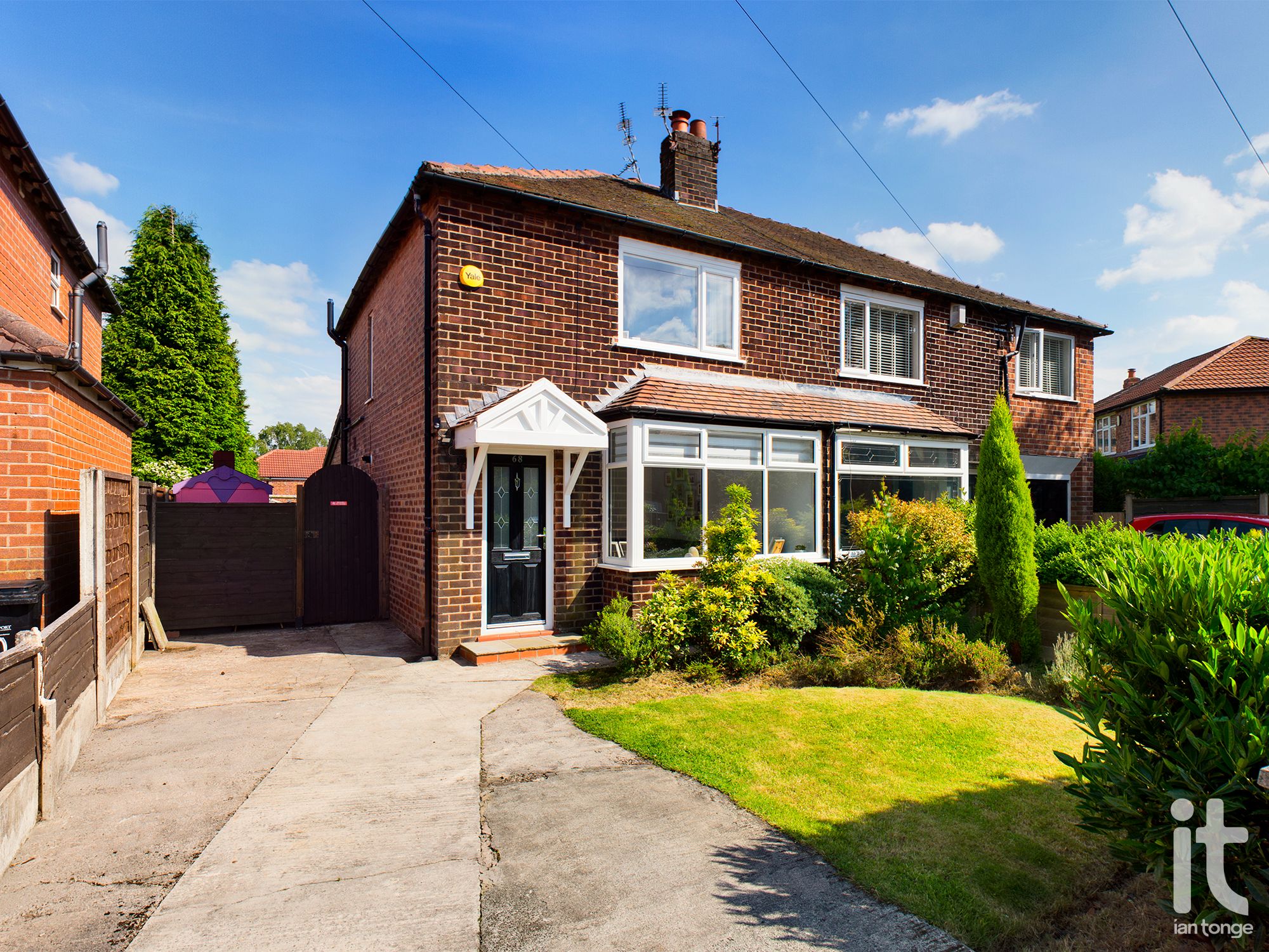 2 Bed Semi-detached House For Sale - Photograph 1
