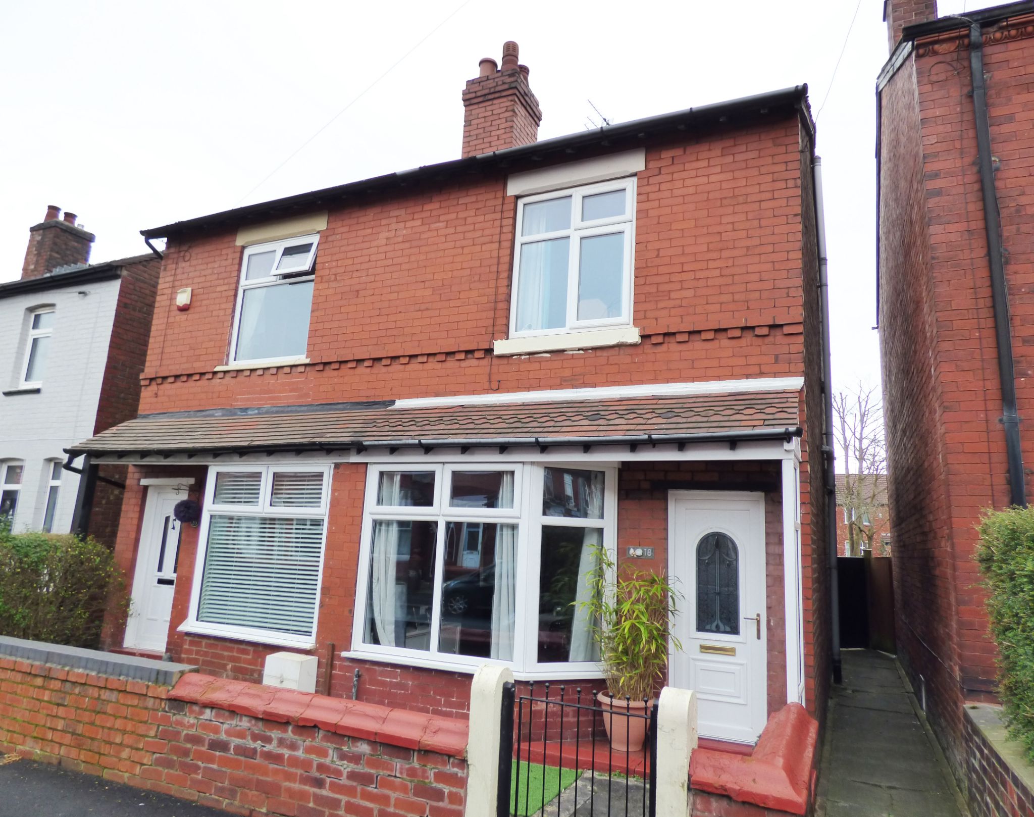 2 Bed Semi-detached House For Sale - Photograph 1