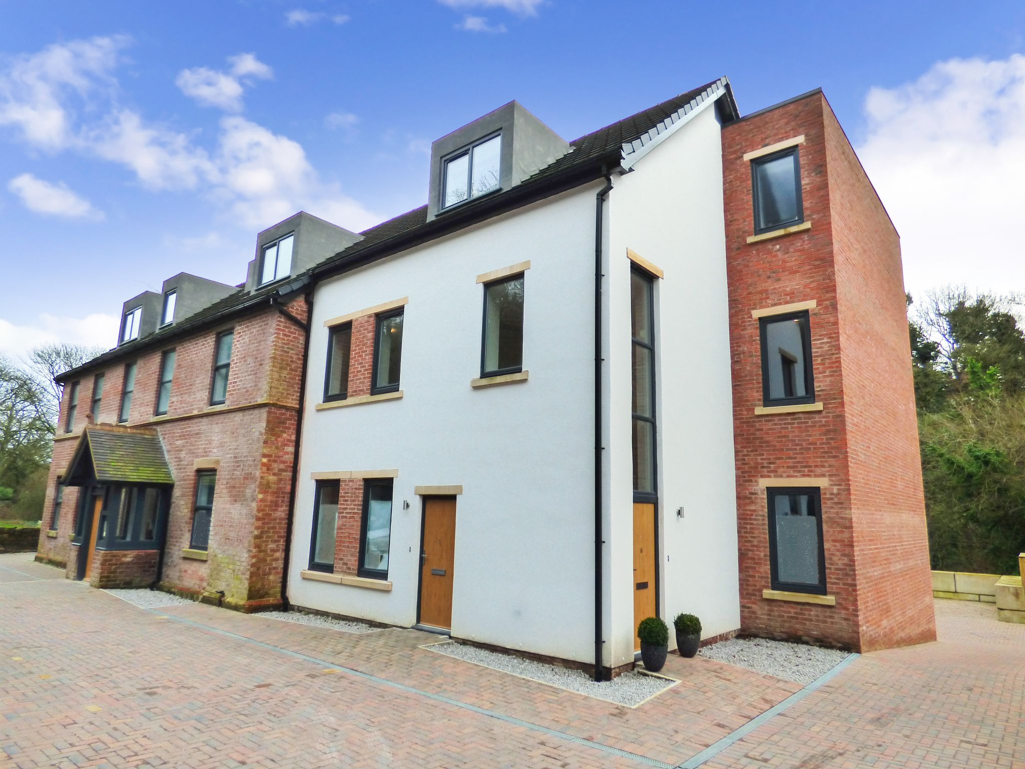 2 Bed Apartment Flat/apartment For Sale - Photograph 16