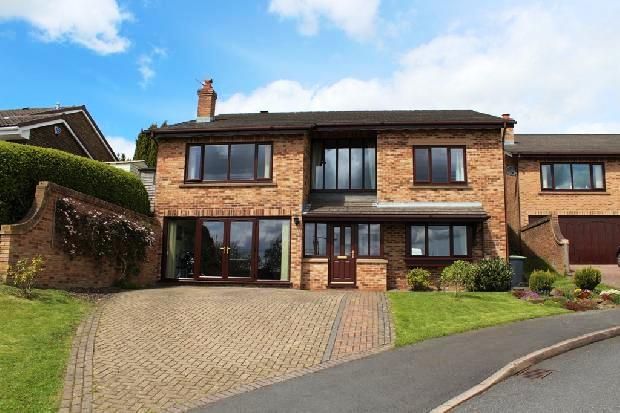 4 Bed Detached House For Sale - Photograph 1