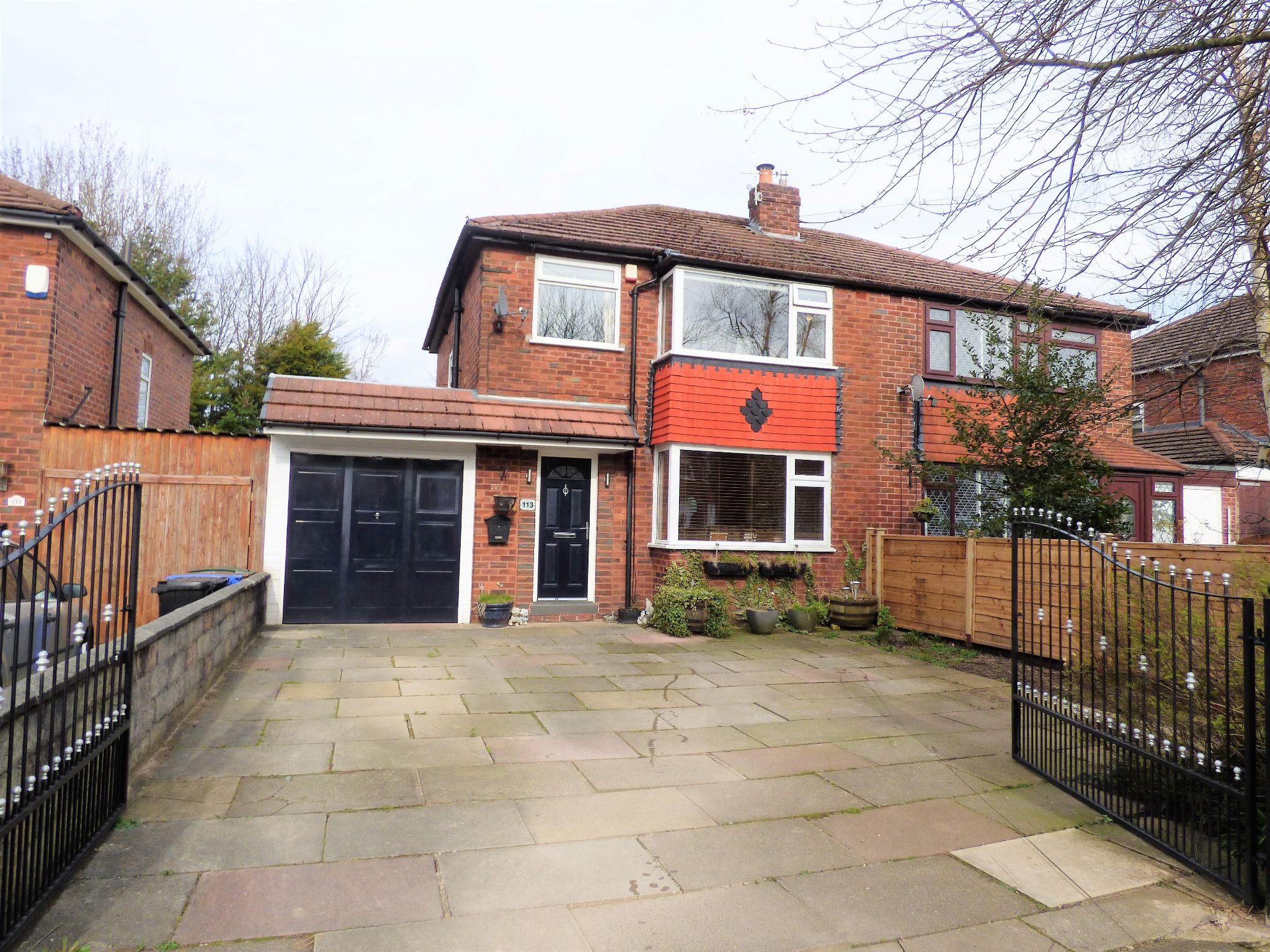 3 Bed Semi-detached House For Sale - Photograph 4