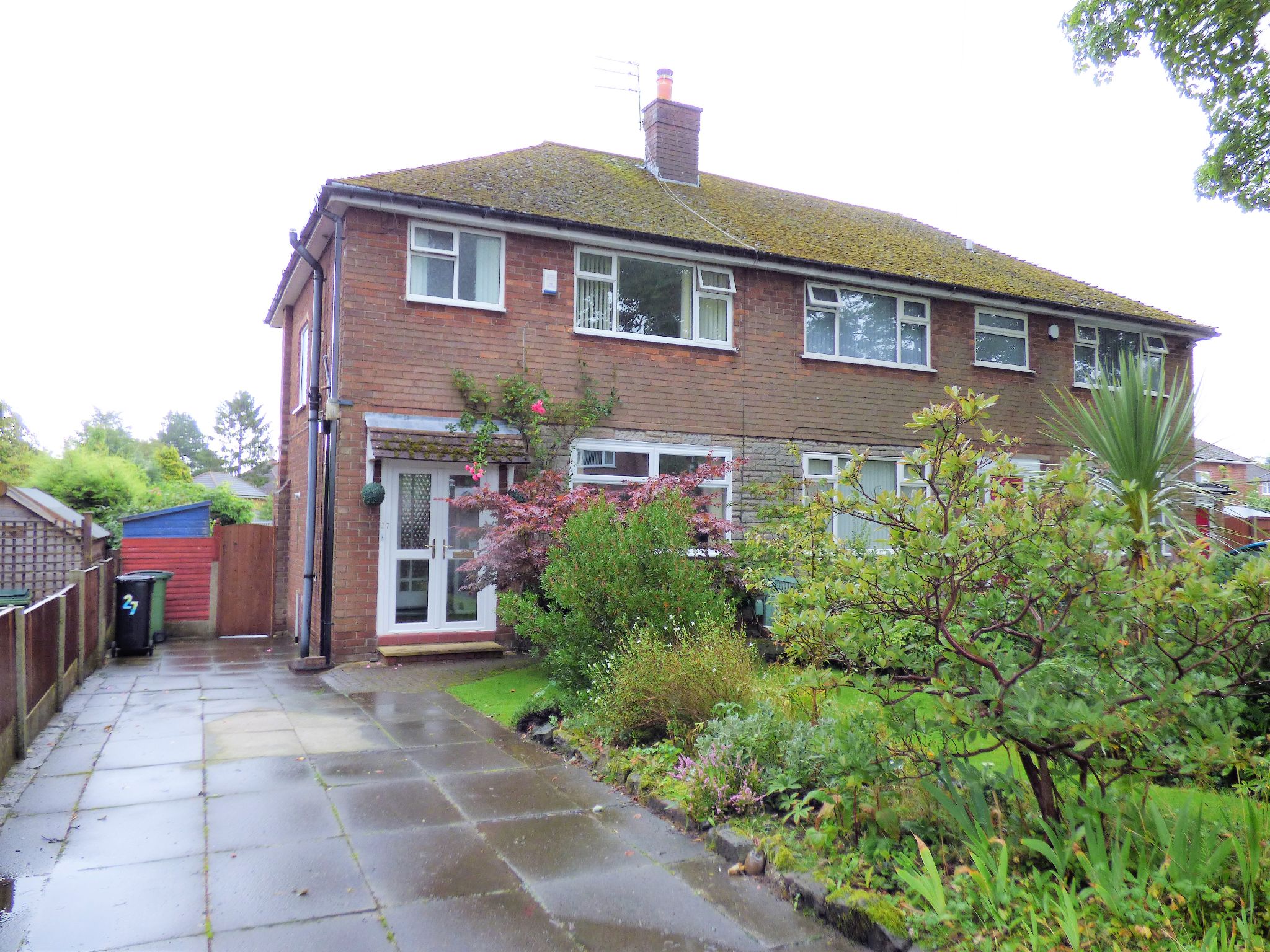 3 Bed Semi-detached House For Sale - Photograph 1