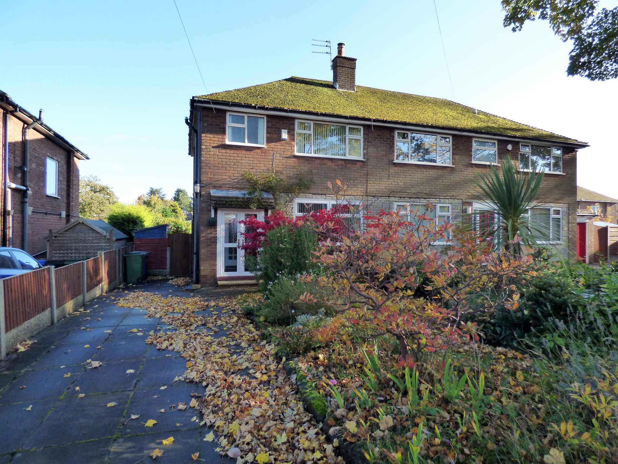 3 Bed Semi-detached House For Sale - Photograph 1