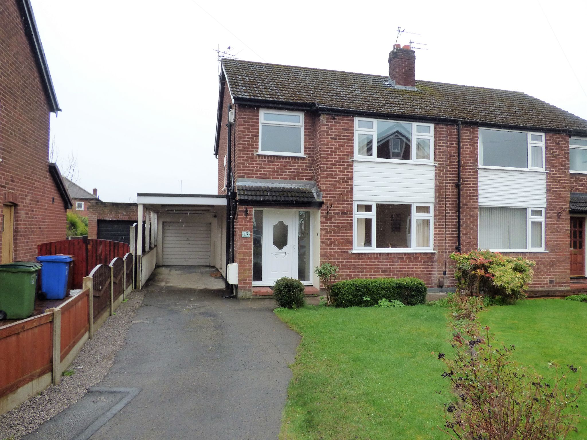 3 Bed Semi-detached House For Sale - Photograph 1