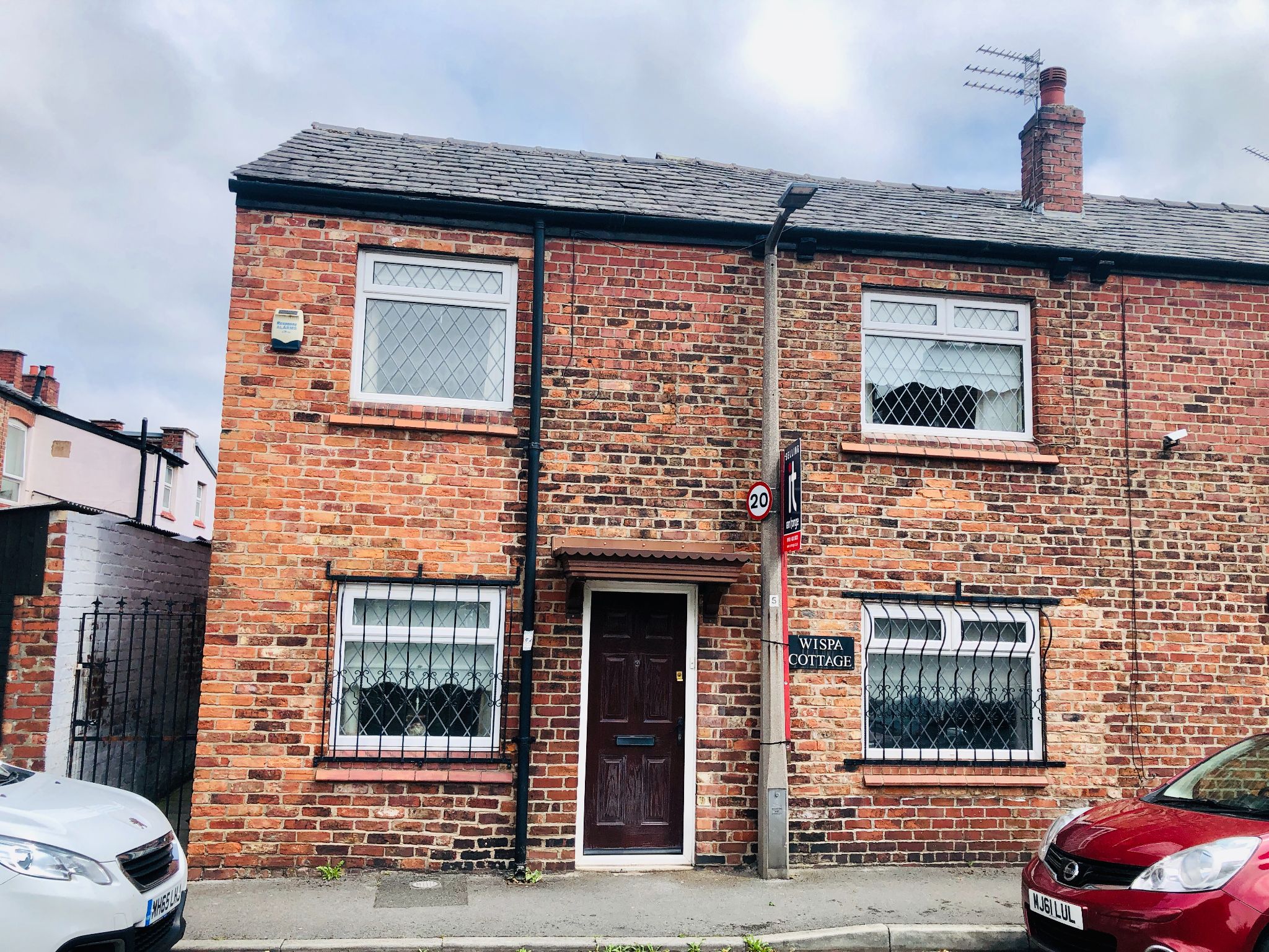 2 Bed End Terraced House For Sale - Photograph 1