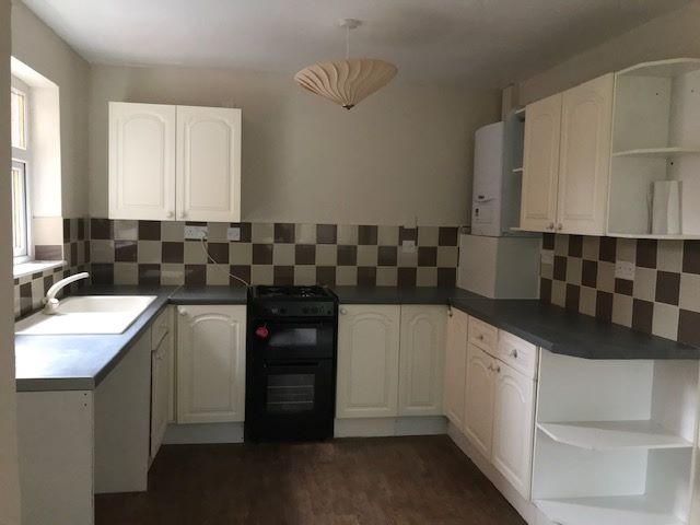 3 bedroom mews house To Let in Stockport - Photograph 2.